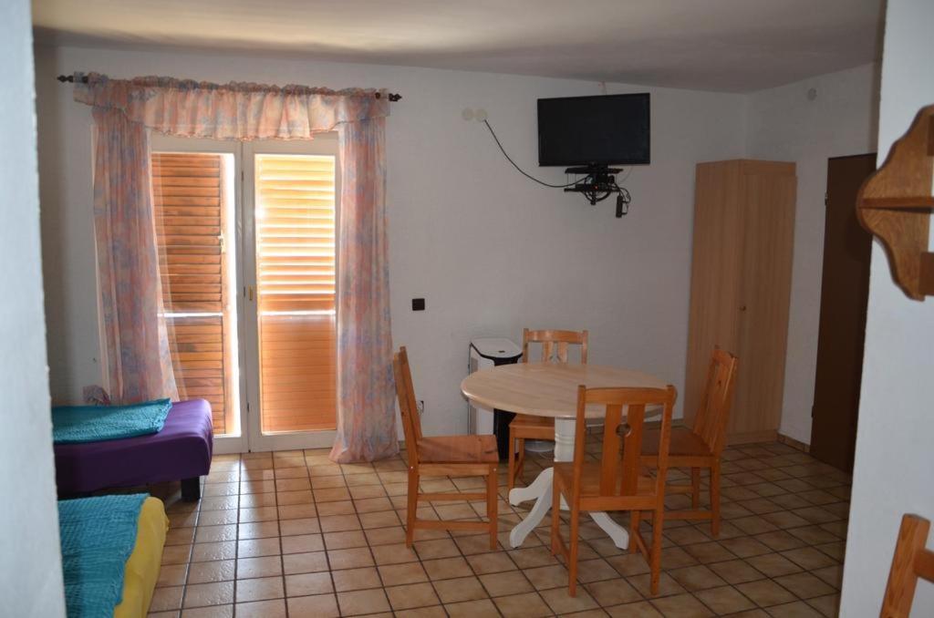 Apartmani Kemac Stara Novalja Εξωτερικό φωτογραφία